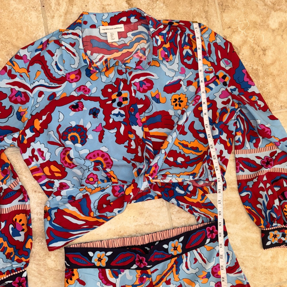 2 piece Cupcakes & Cashmere Red and Blue Floral‎ Top and Pants - Picture 12 of 14